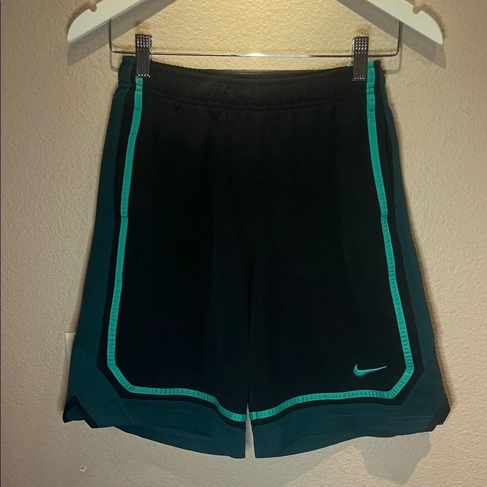 Nike Boy’s 9” Basketball Shorts Dri Fit Jade Green Black Size Large